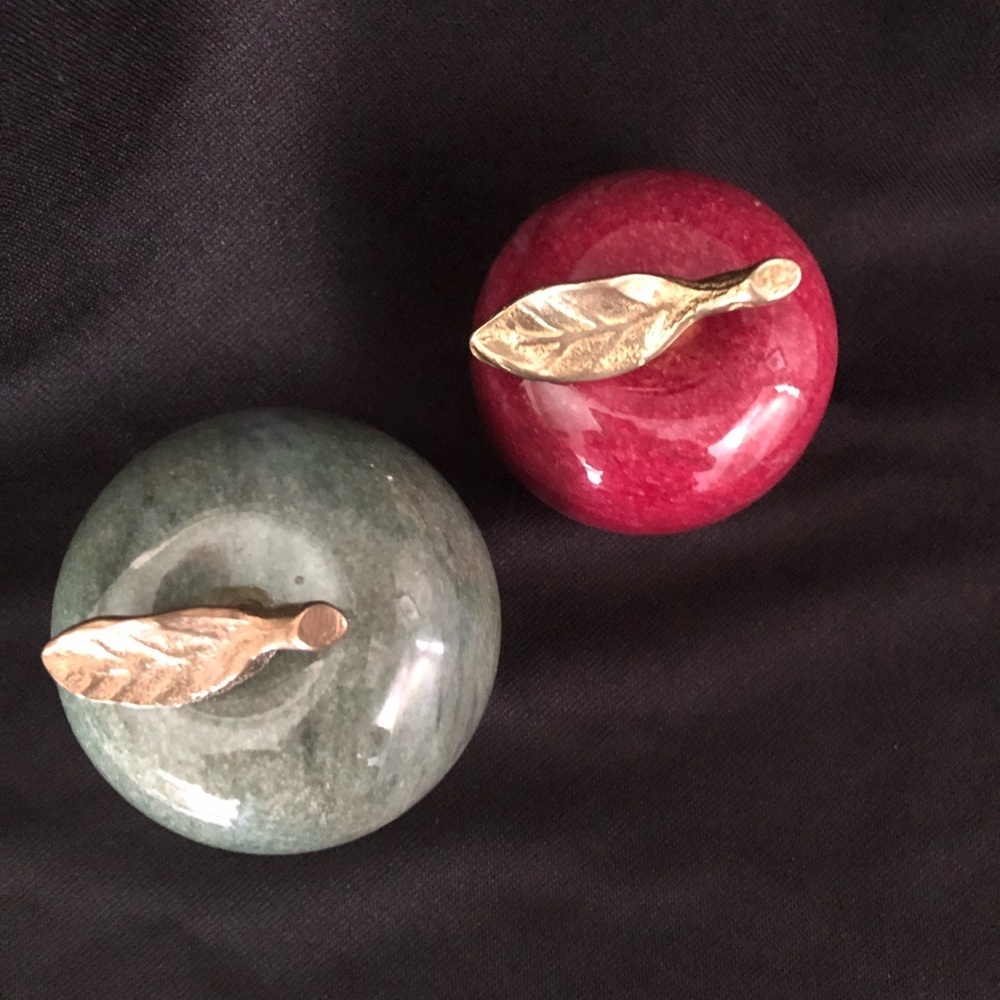 Vintage Stone Marble Alabaster Apples Paperweights with Brass Leaves - Picture 2 of 9